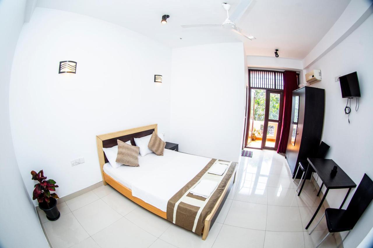 Anthuan Residence Negombo Esterno foto