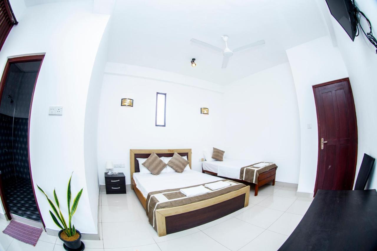 Anthuan Residence Negombo Esterno foto