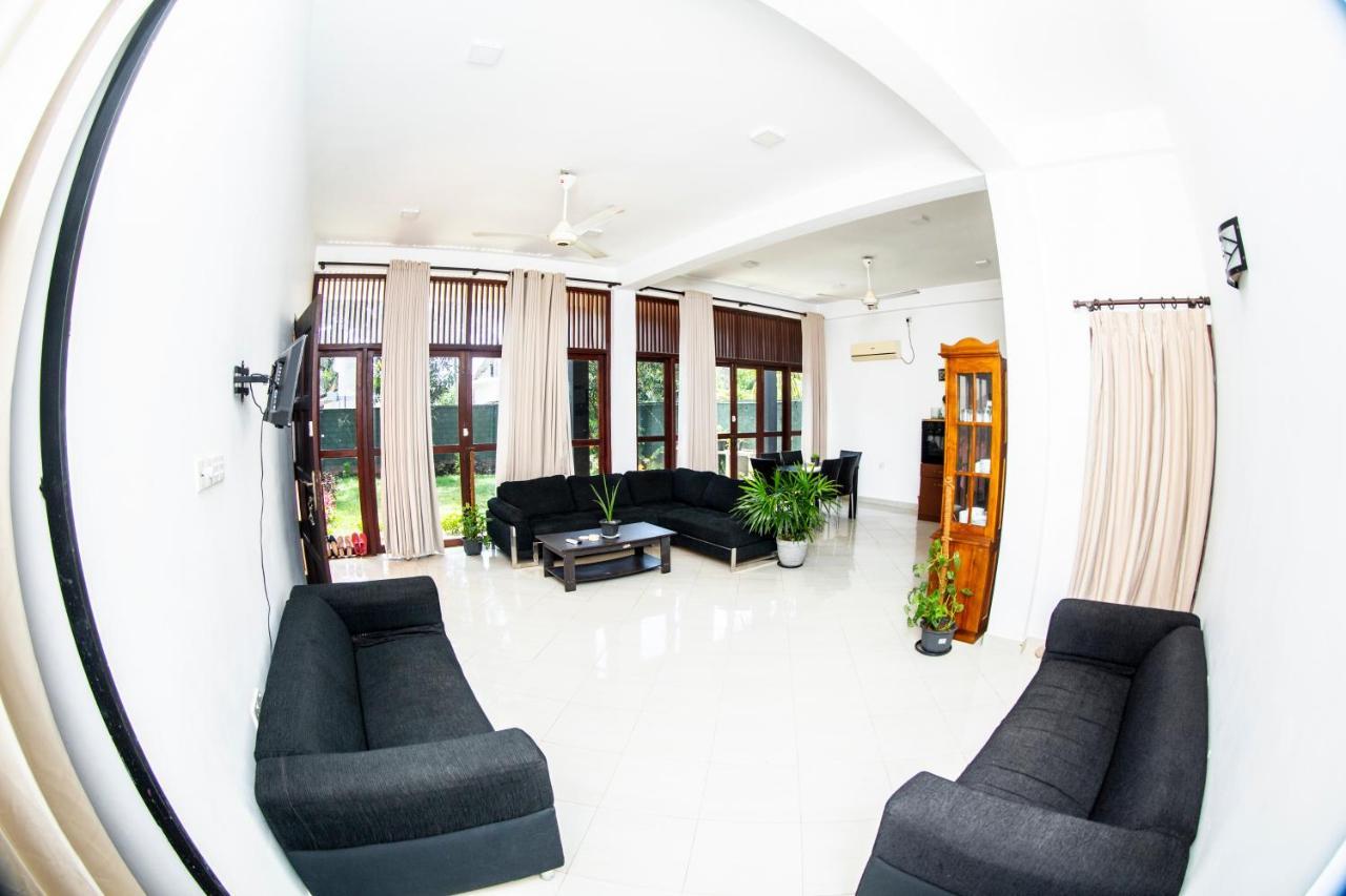 Anthuan Residence Negombo Esterno foto