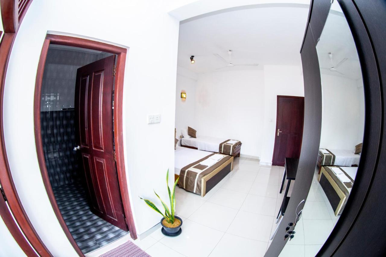 Anthuan Residence Negombo Esterno foto