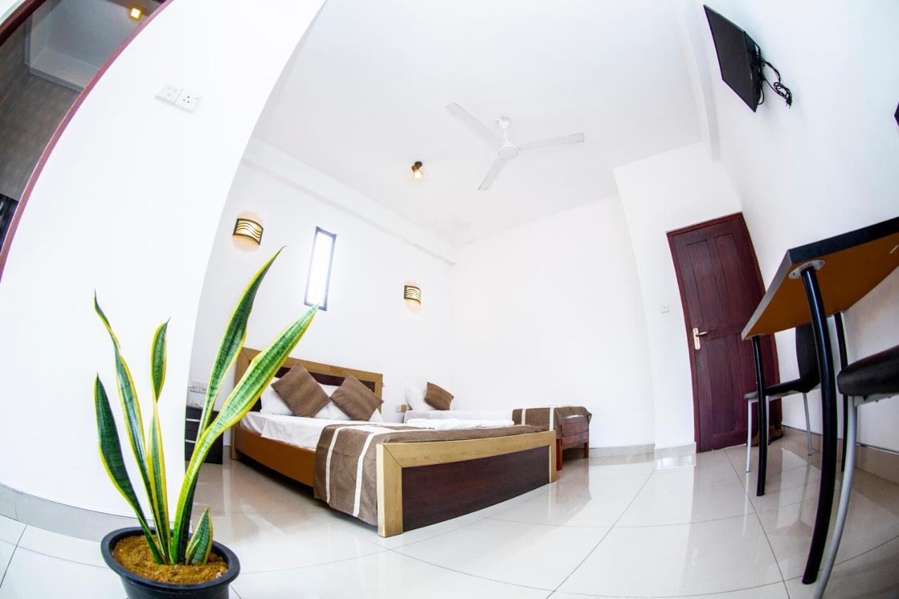 Anthuan Residence Negombo Esterno foto