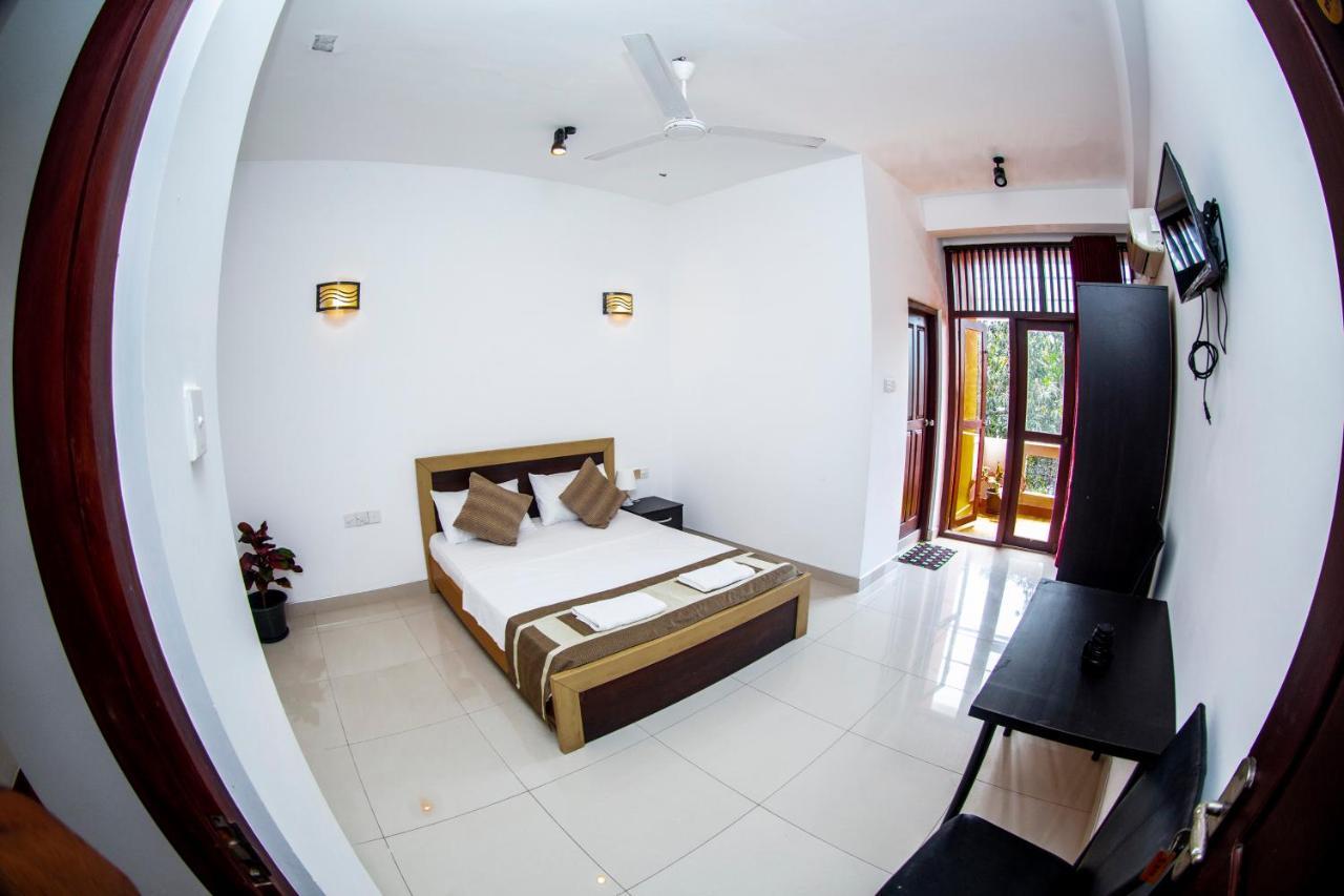 Anthuan Residence Negombo Esterno foto