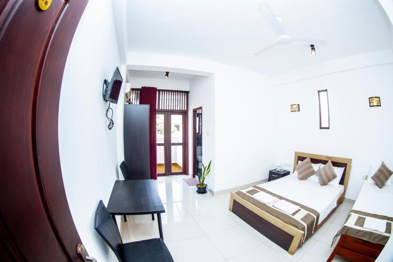 Anthuan Residence Negombo Esterno foto